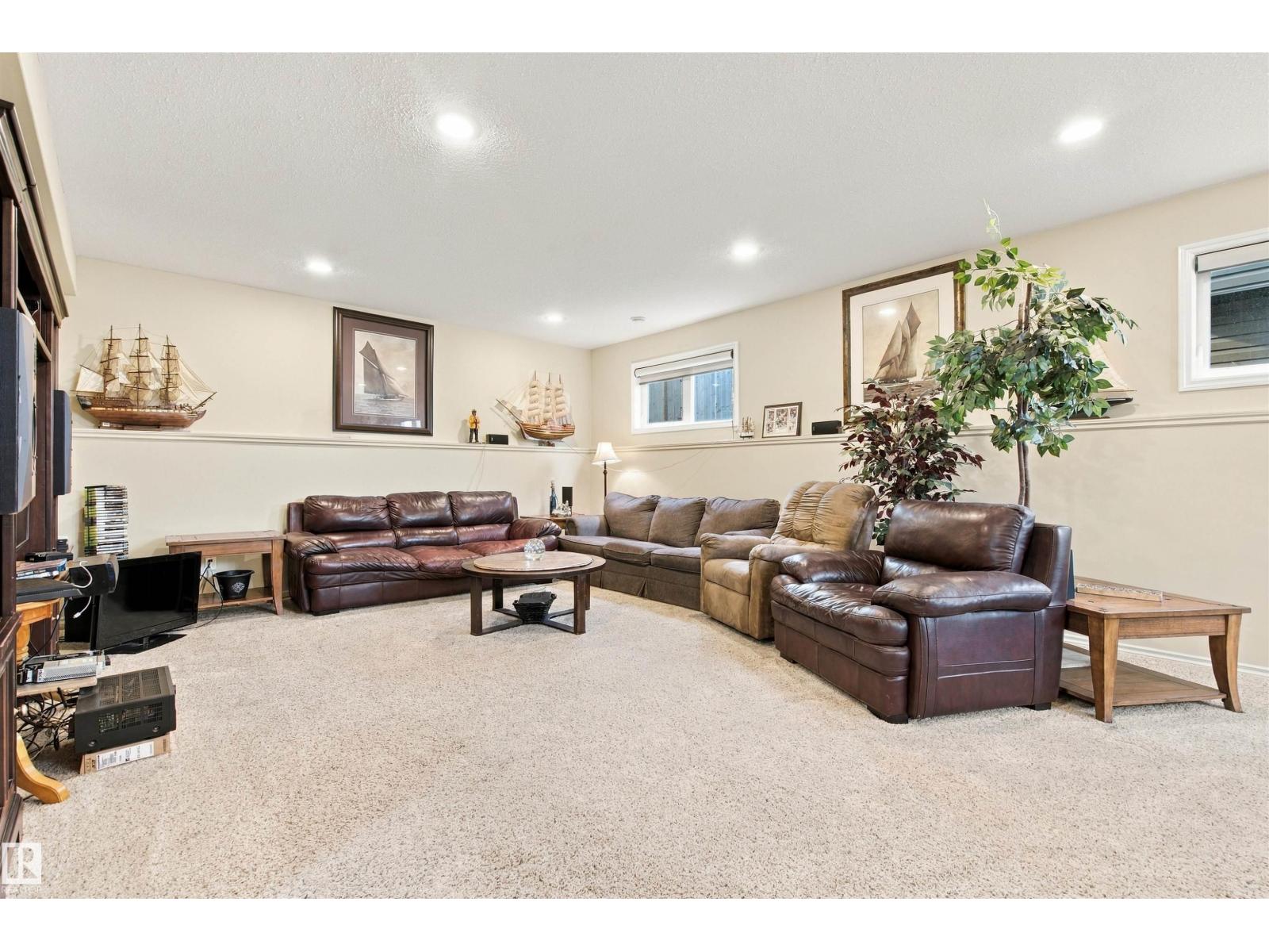 4923 59 Av Property Photo 24