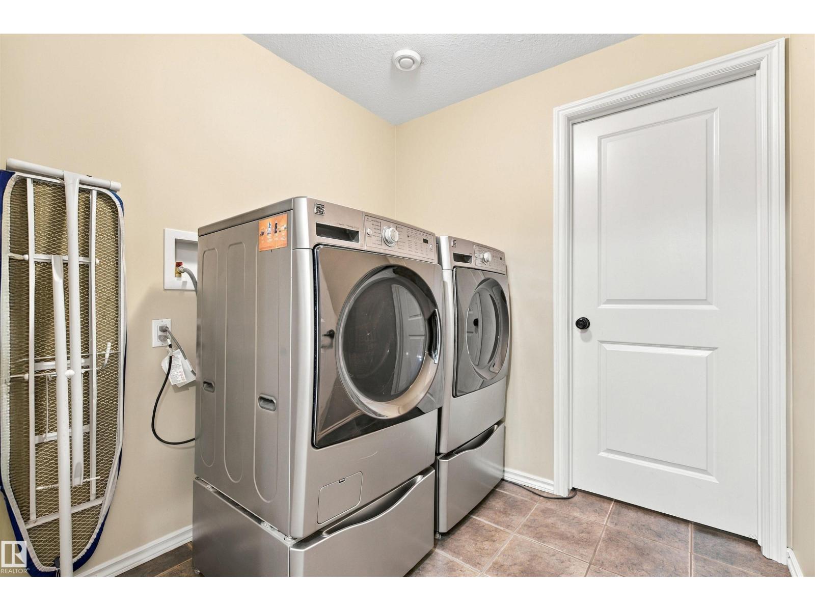 4923 59 Av Property Photo 26