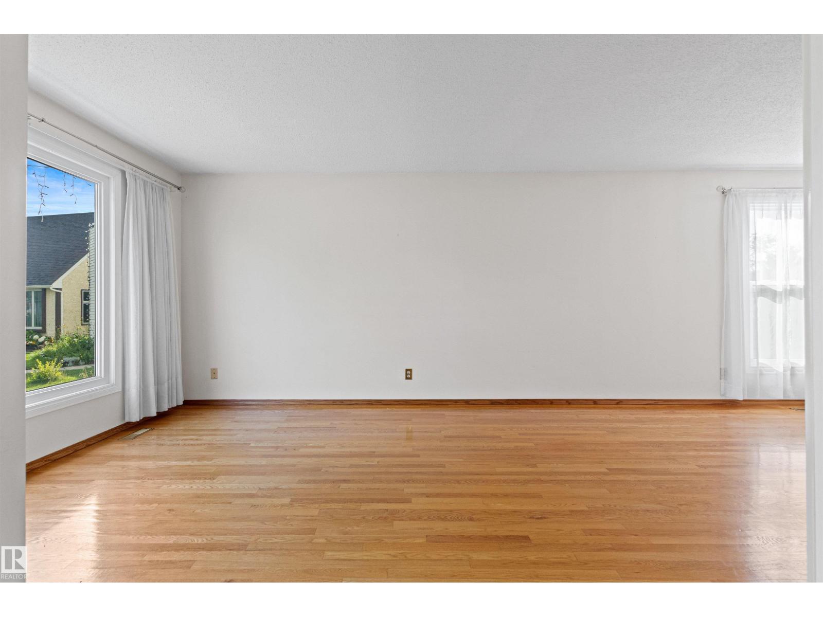 14 Goebel Cl Property Photo 2