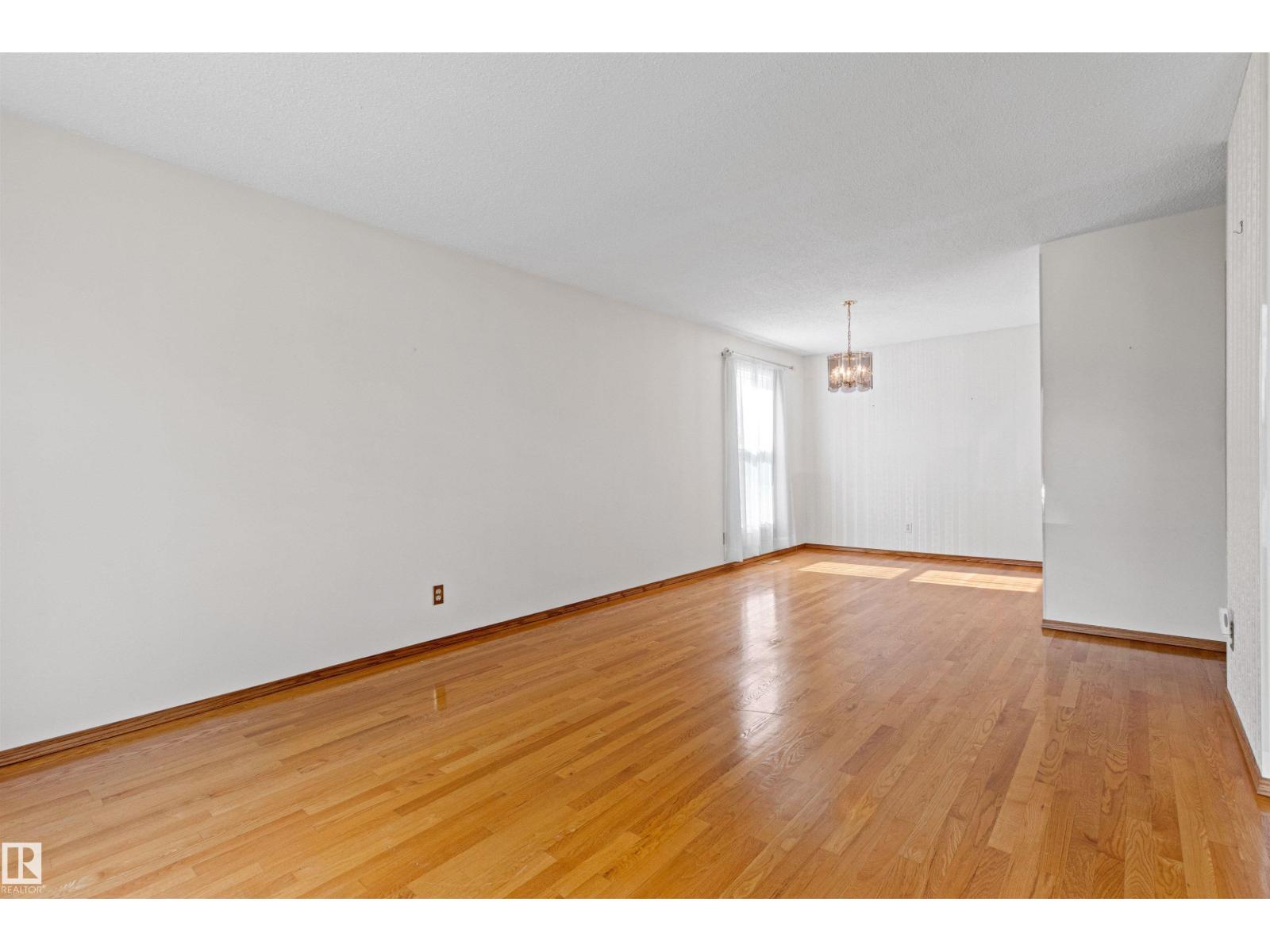 14 Goebel Cl Property Photo 4