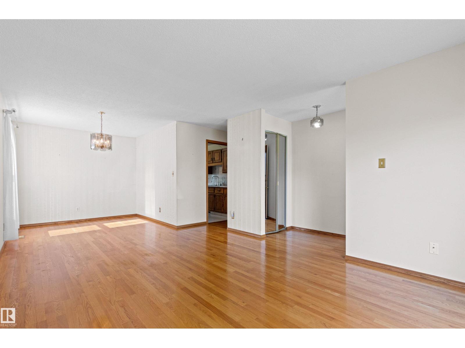 14 Goebel Cl Property Photo 5