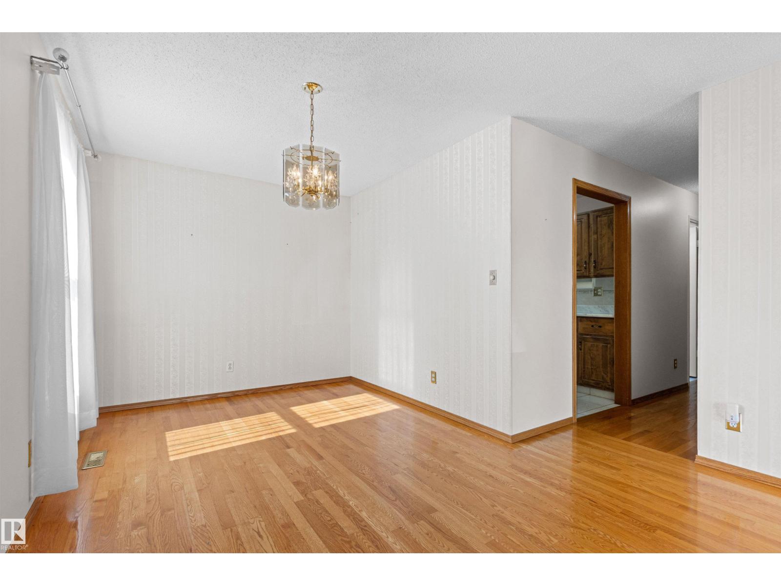 14 Goebel Cl Property Photo 6