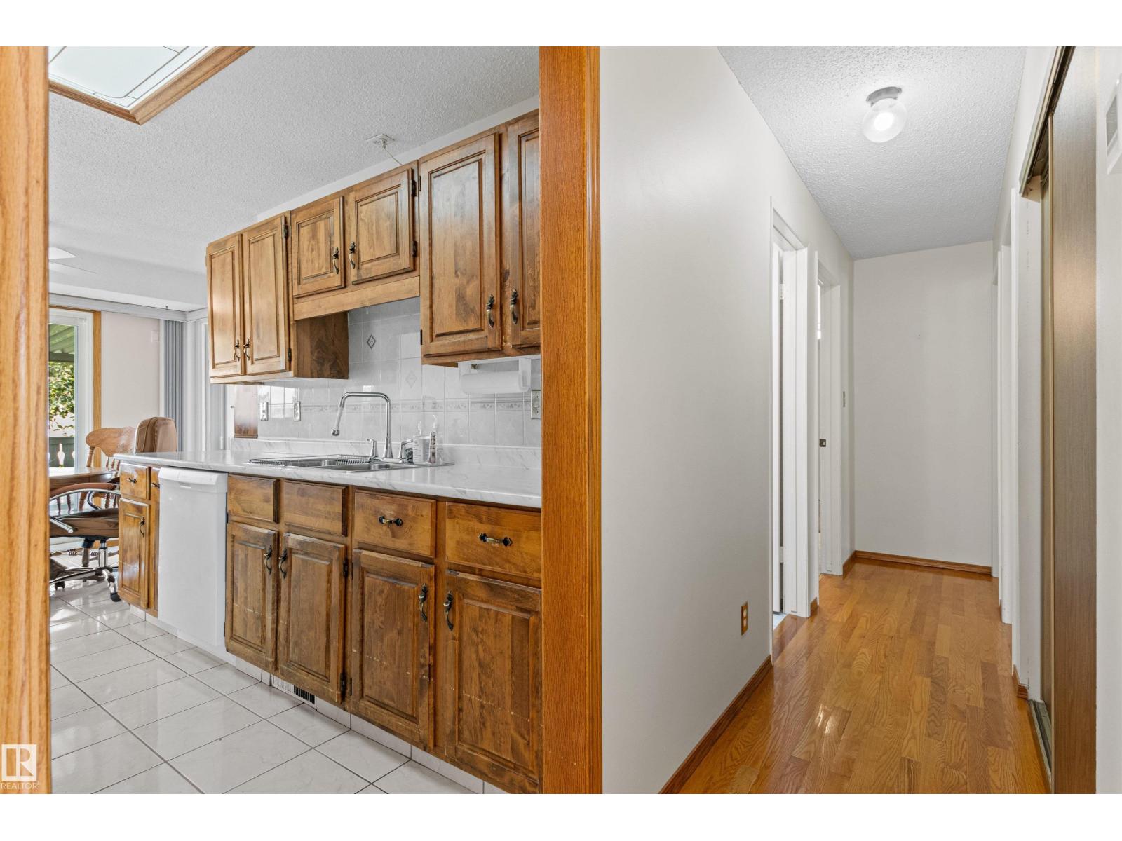 14 Goebel Cl Property Photo 8