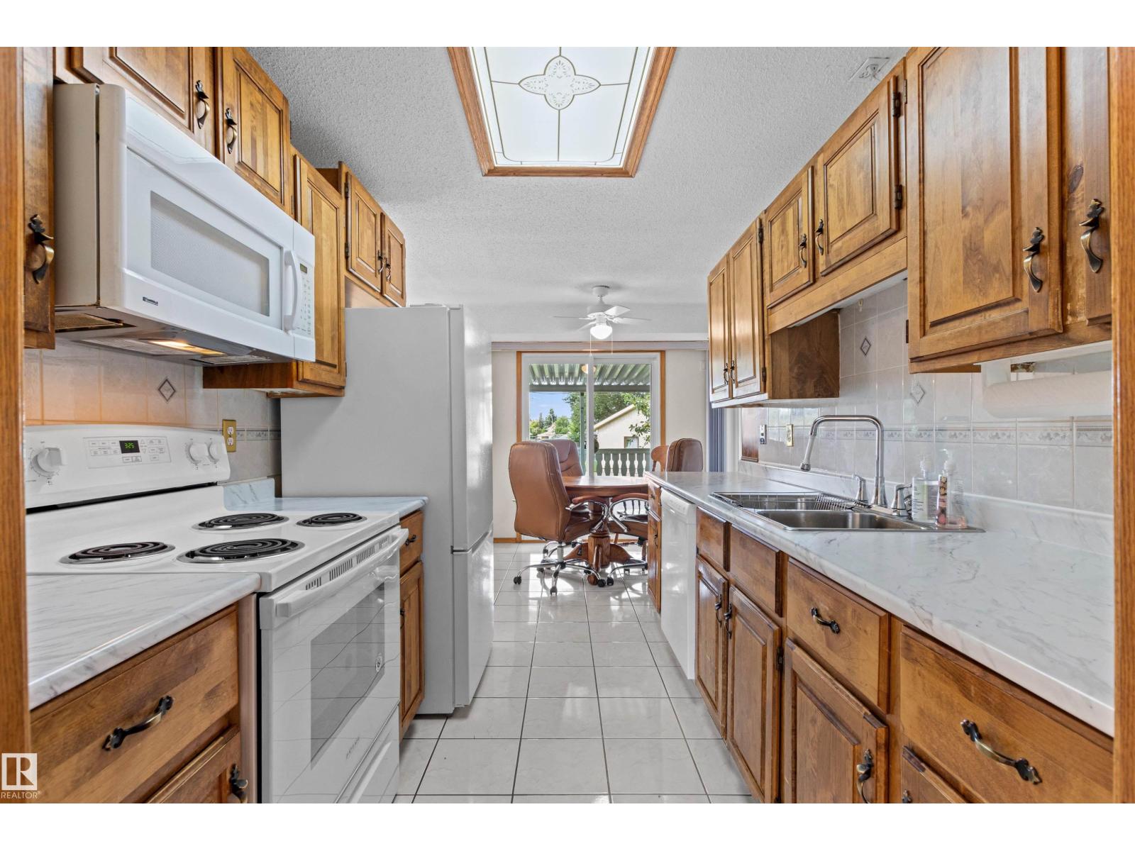 14 Goebel Cl Property Photo 9