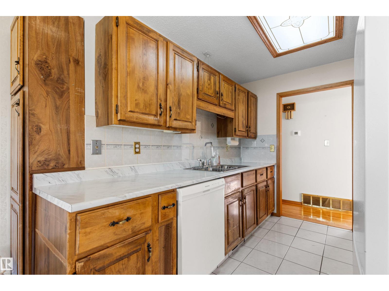 14 Goebel Cl Property Photo 11