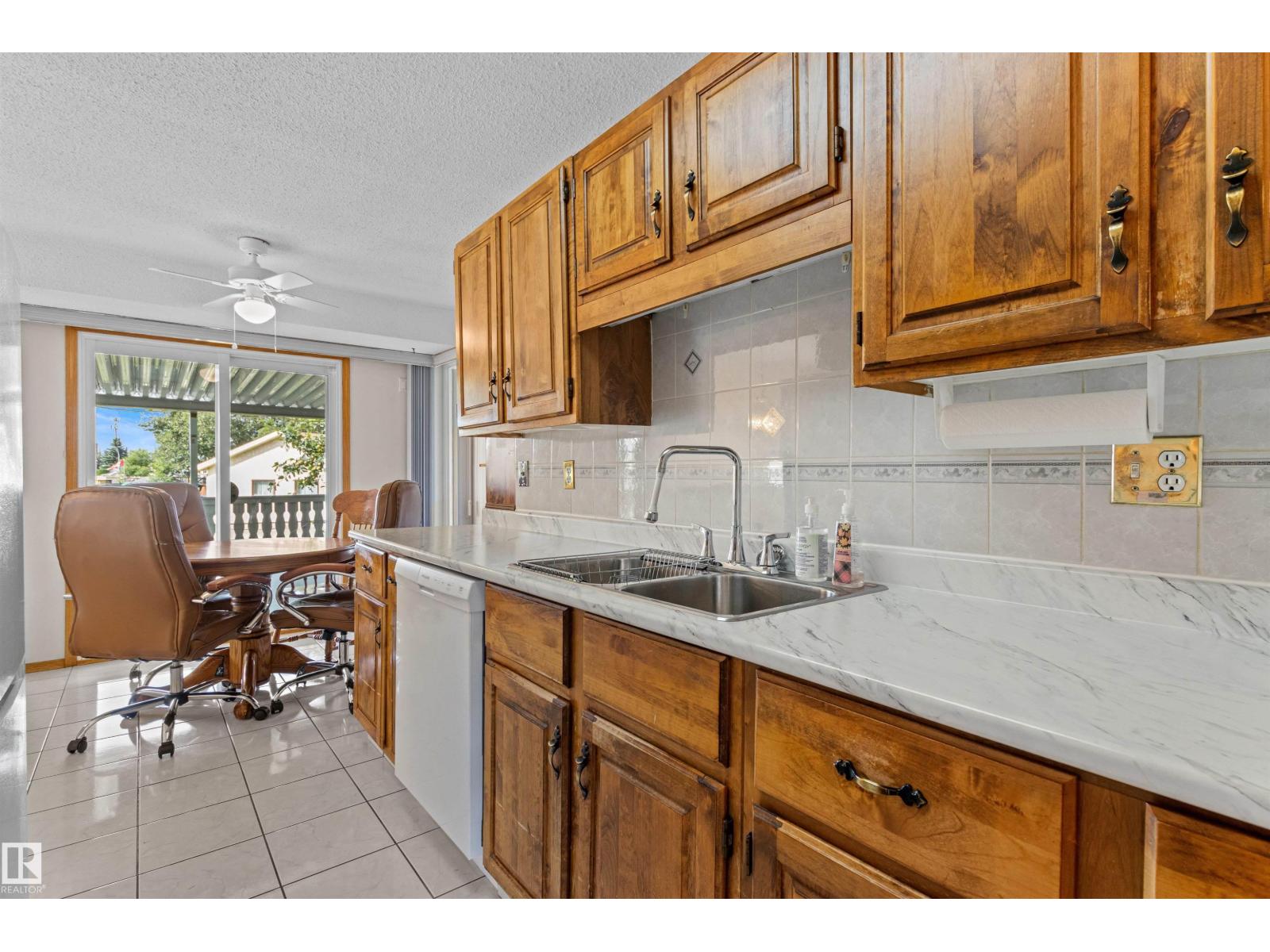 14 Goebel Cl Property Photo 13