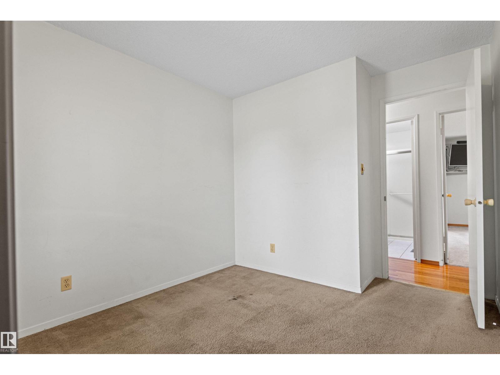 14 Goebel Cl Property Photo 16