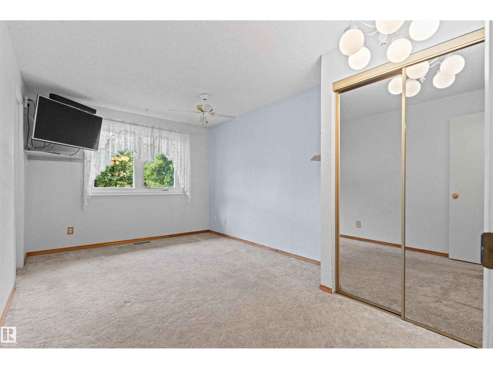 14 Goebel Cl Property Photo 20