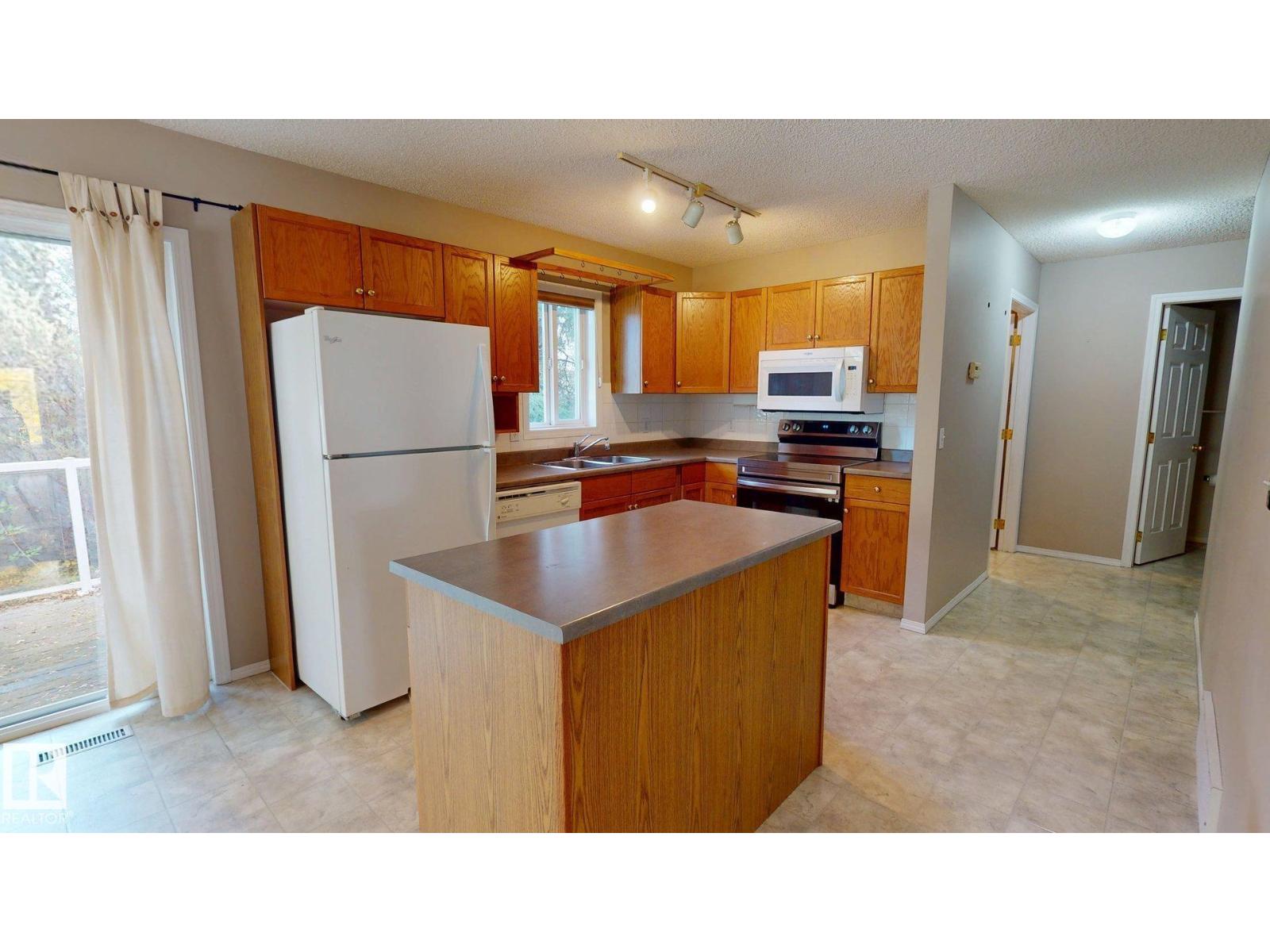 #8 11 Hunchak Wy Property Photo 4