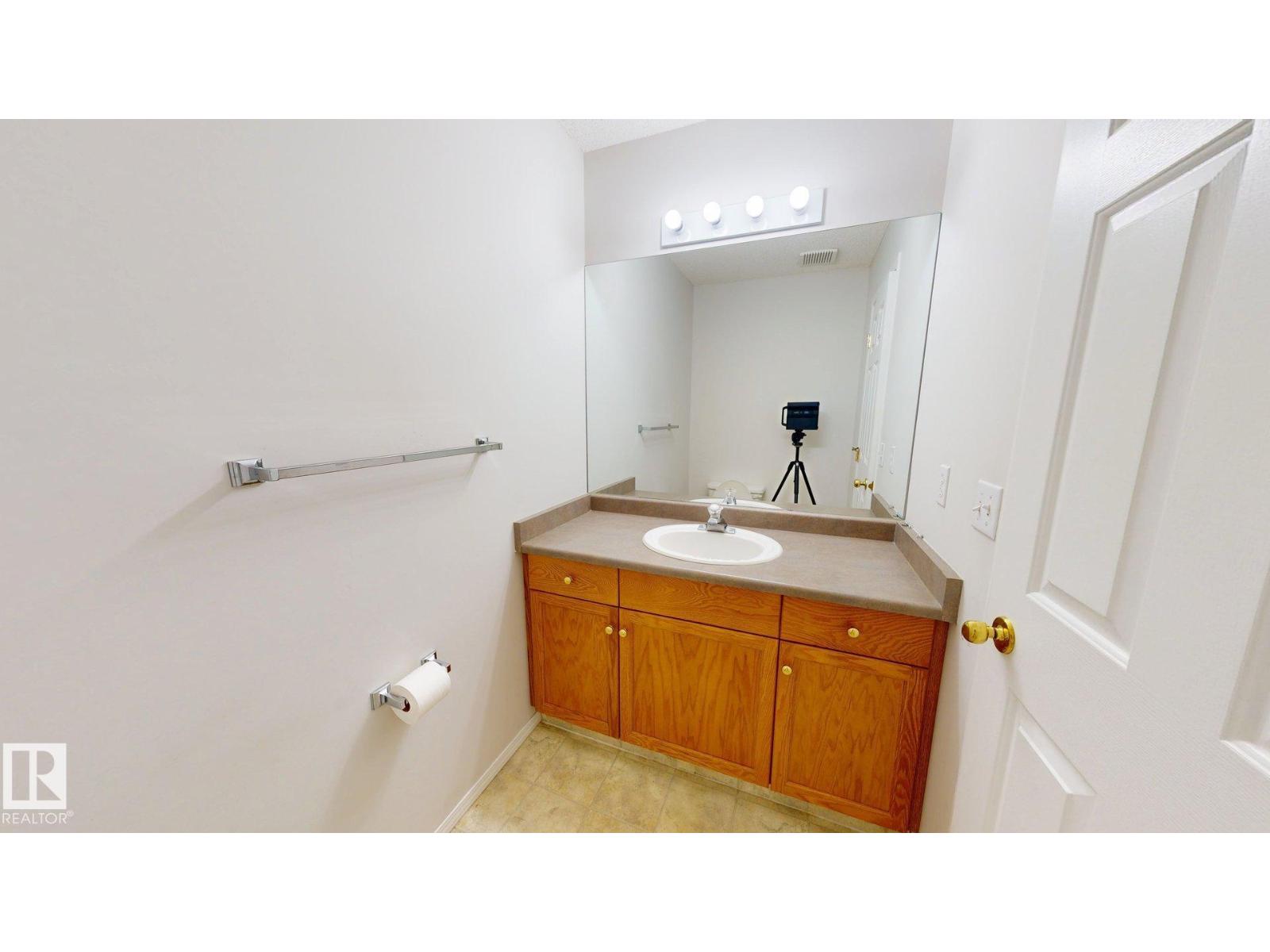 #8 11 Hunchak Wy Property Photo 11