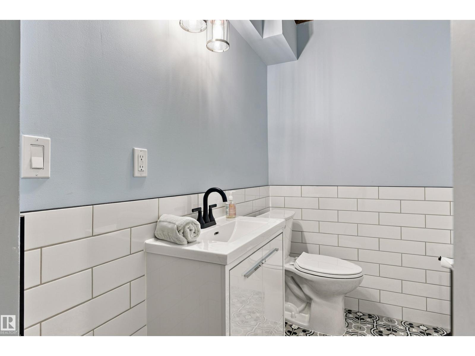 6061 Naden Ld Nw Property Photo 34