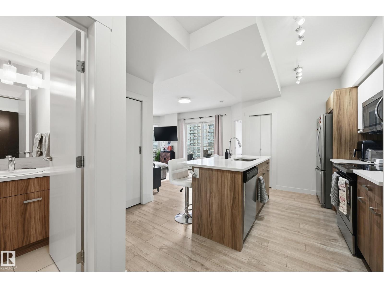 #2407 10410 102 Av Nw Property Photo 9