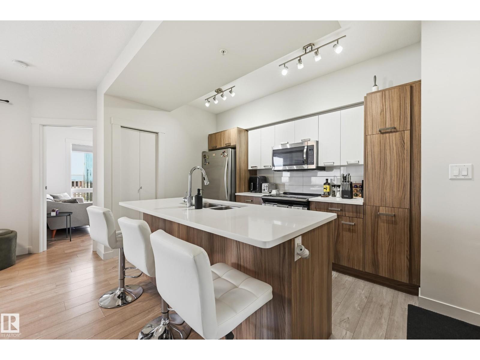 #2407 10410 102 Av Nw Property Photo 10