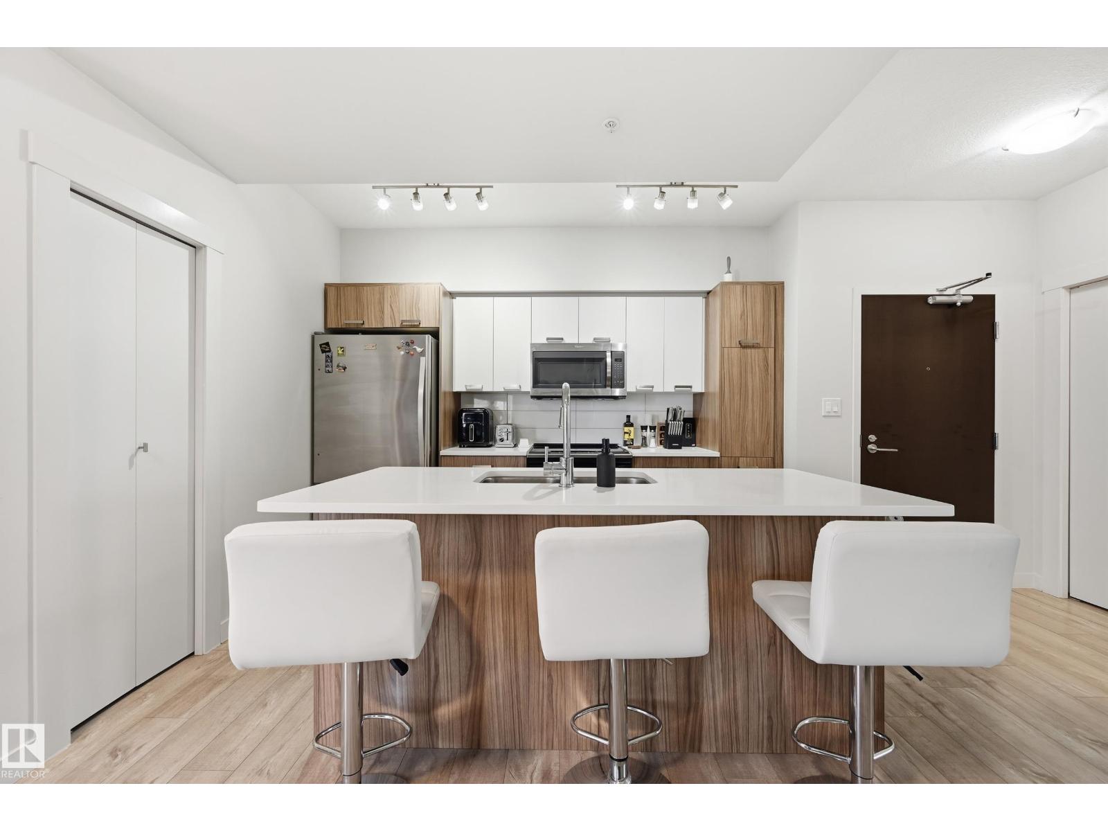 #2407 10410 102 Av Nw Property Photo 11