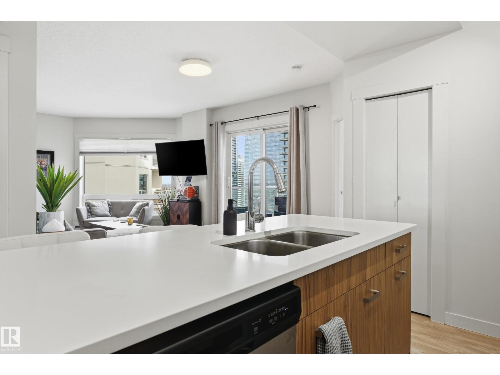 #2407 10410 102 Av Nw Property Photo 14