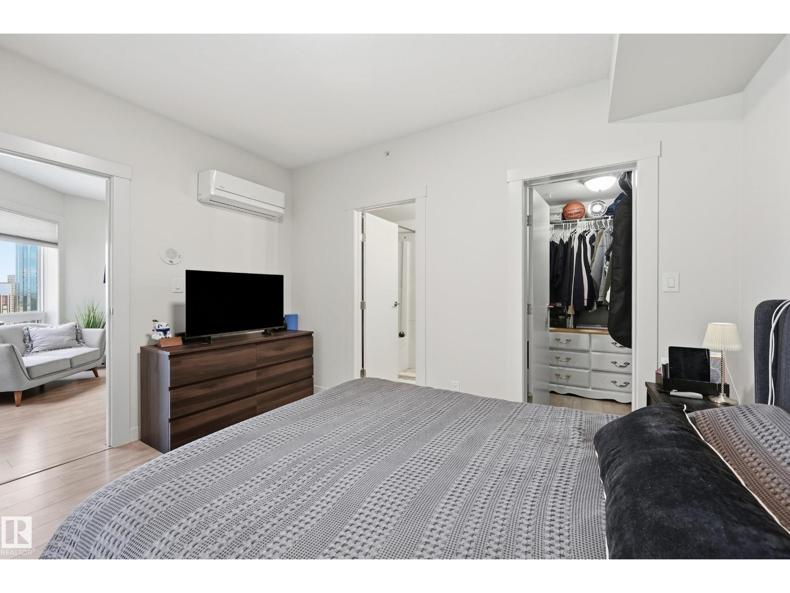 #2407 10410 102 Av Nw Property Photo 24