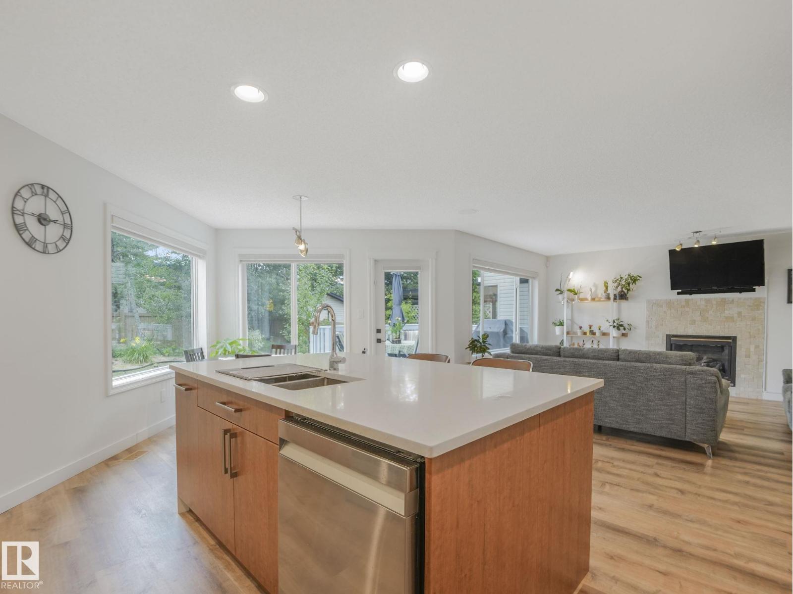167 Hayward Cr Nw Property Photo 6