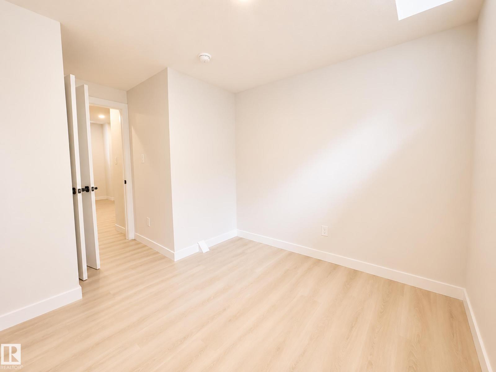 10627 149 St Nw Property Photo 27