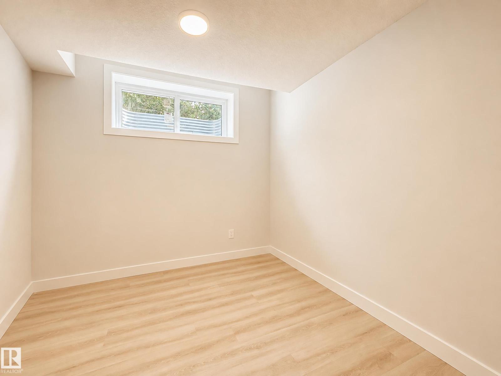 10627 149 St Nw Property Photo 28