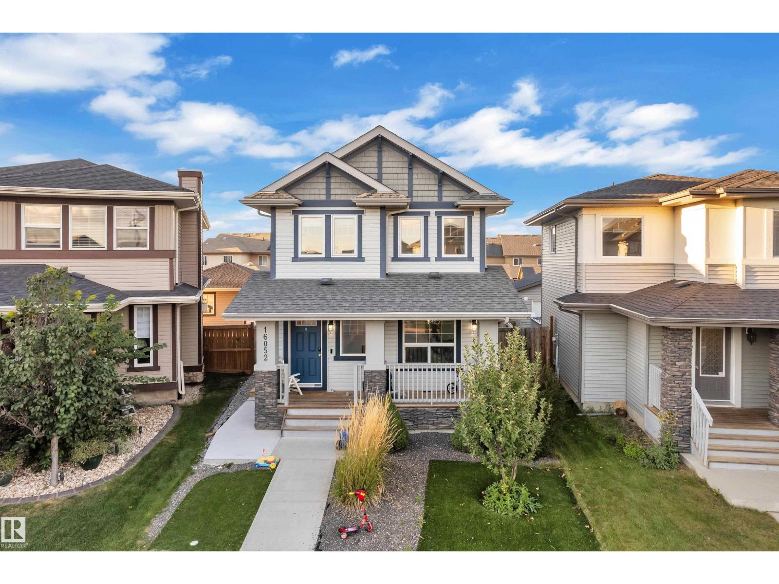 16052 11 AV SW SW Property Photo 1