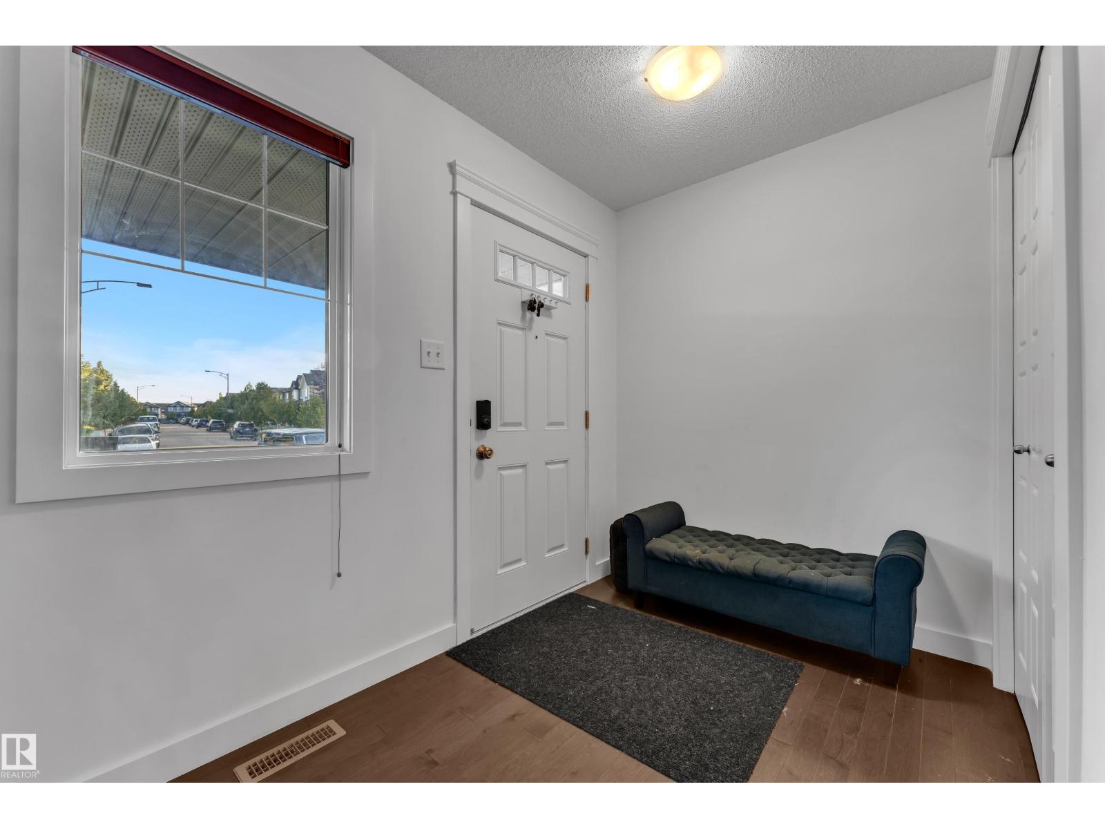 16052 11 Av Sw Sw Property Photo 3