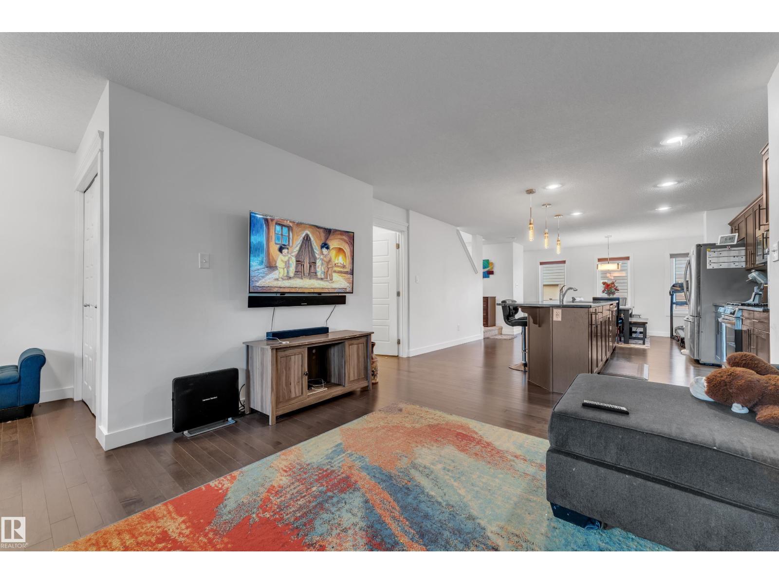 16052 11 Av Sw Sw Property Photo 5