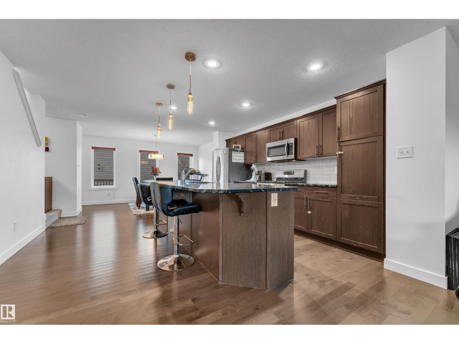 16052 11 Av Sw Sw Property Photo 6