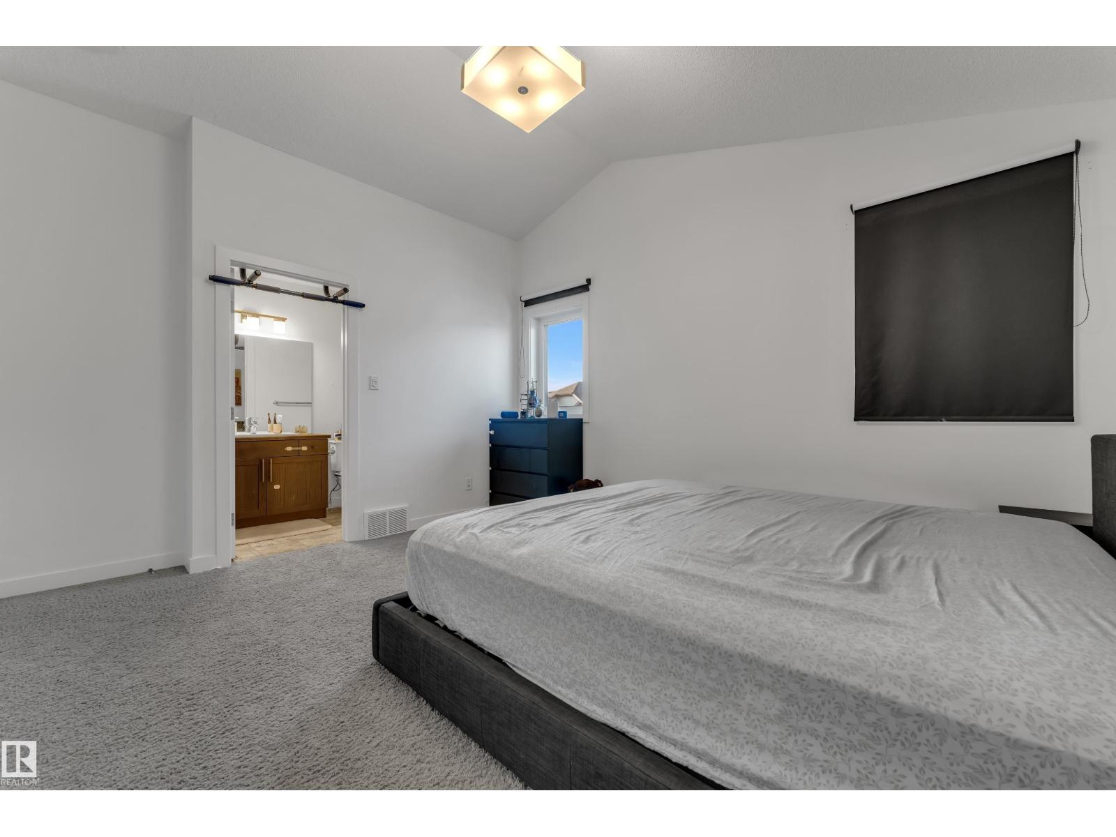 16052 11 Av Sw Sw Property Photo 15
