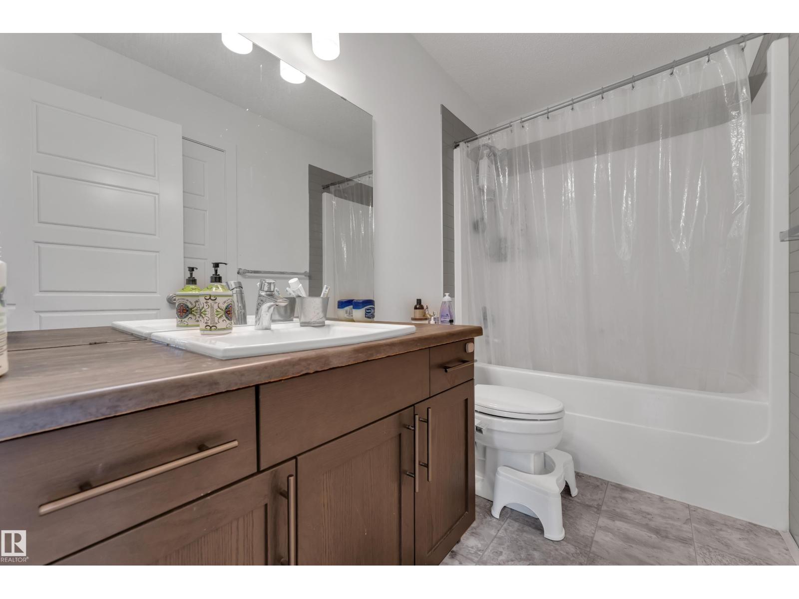 16052 11 Av Sw Sw Property Photo 19