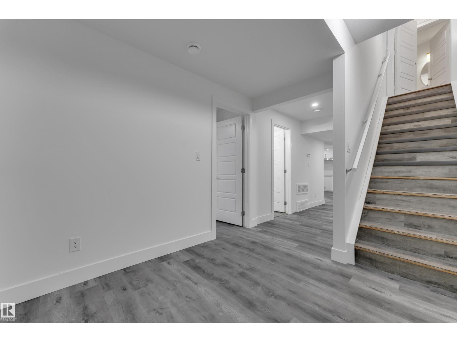 16052 11 Av Sw Sw Property Photo 24