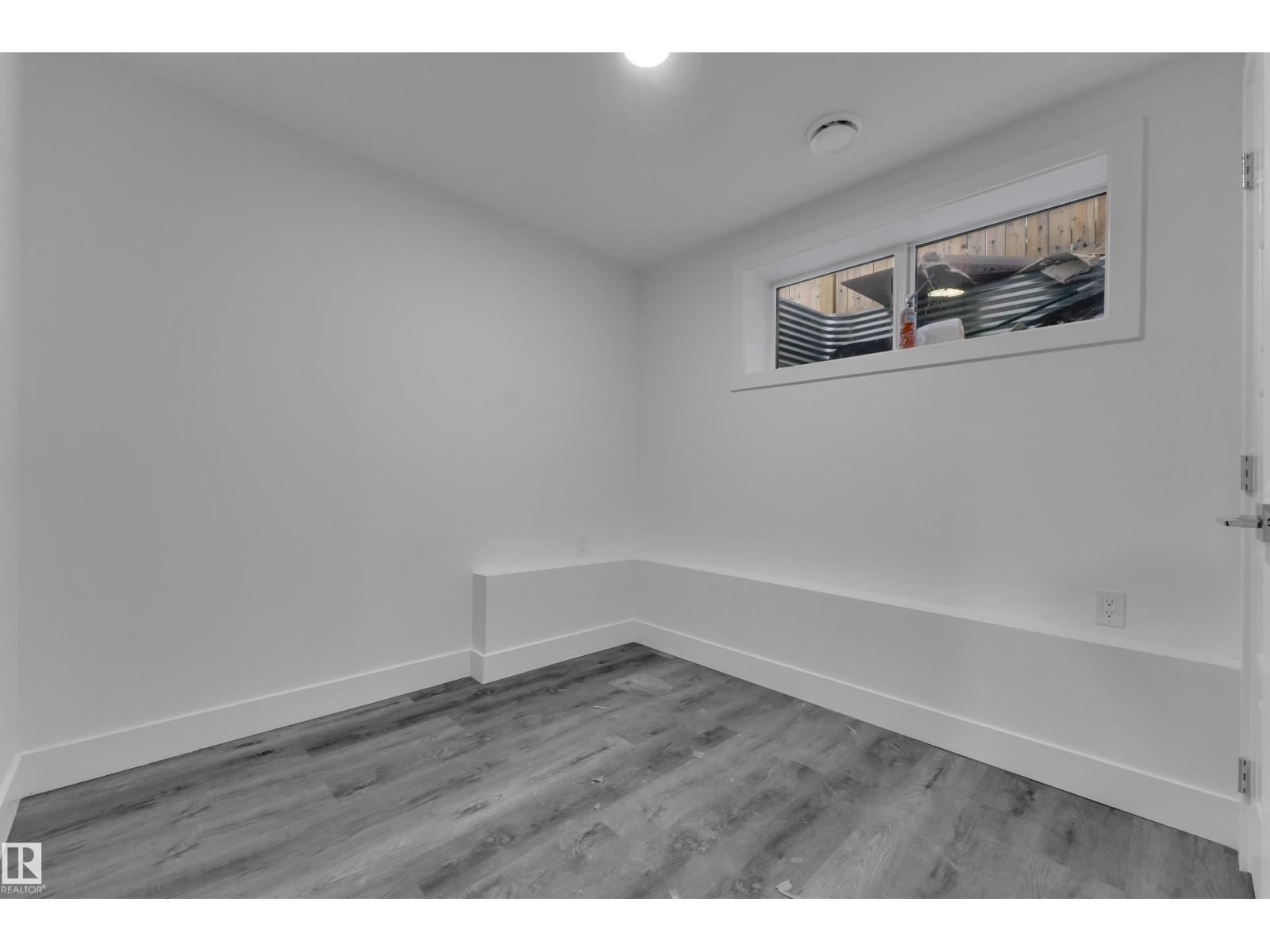 16052 11 Av Sw Sw Property Photo 25
