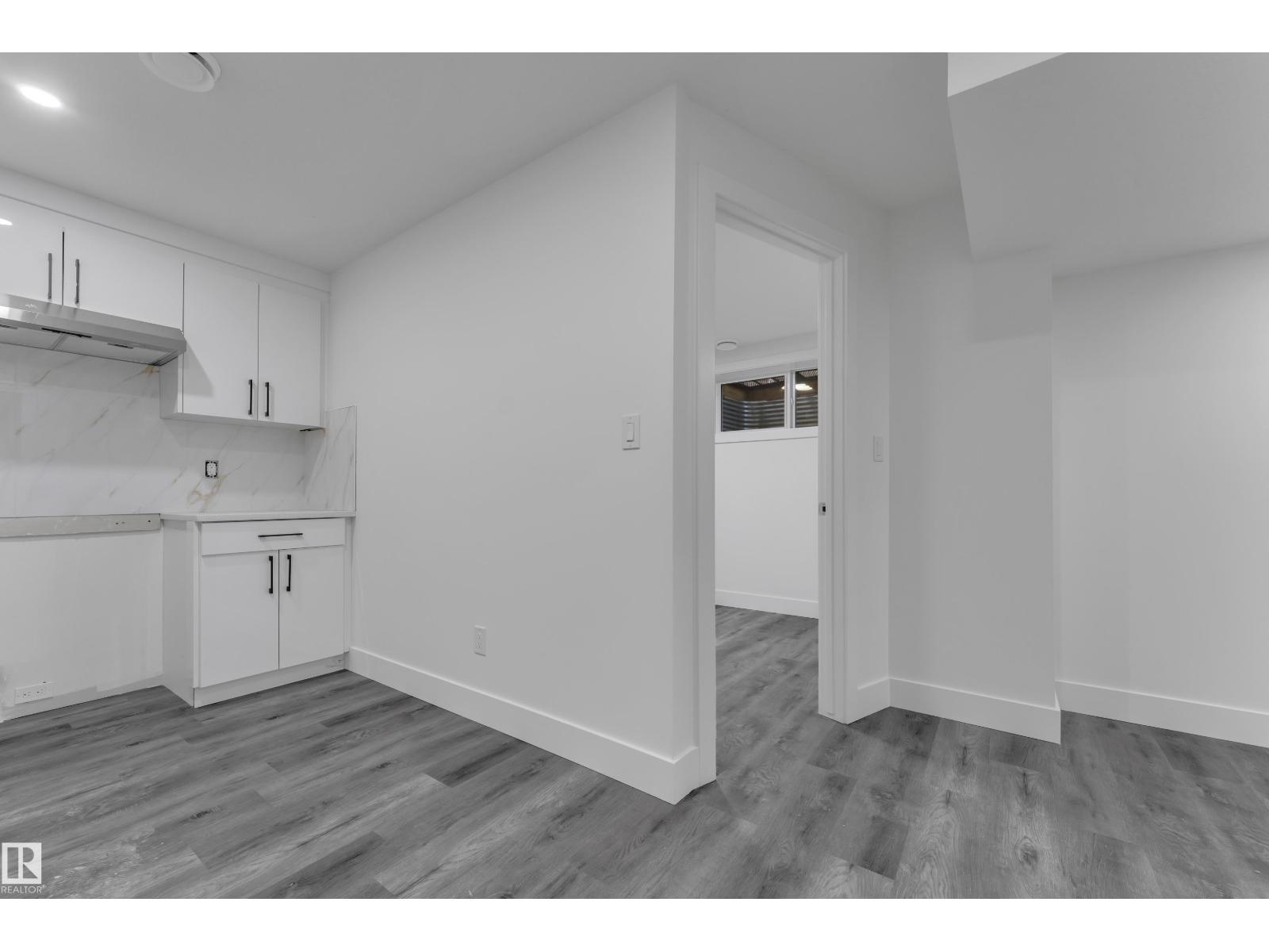 16052 11 Av Sw Sw Property Photo 31