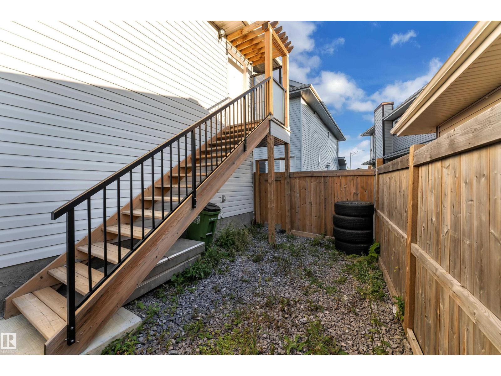 16052 11 Av Sw Sw Property Photo 32