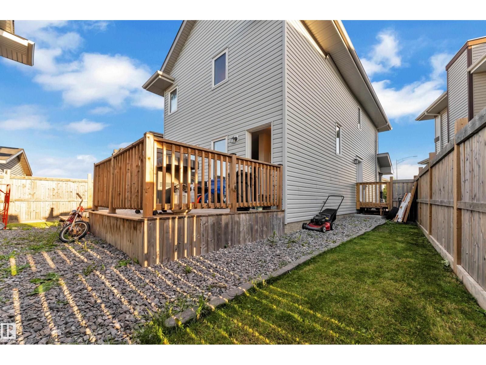16052 11 Av Sw Sw Property Photo 39