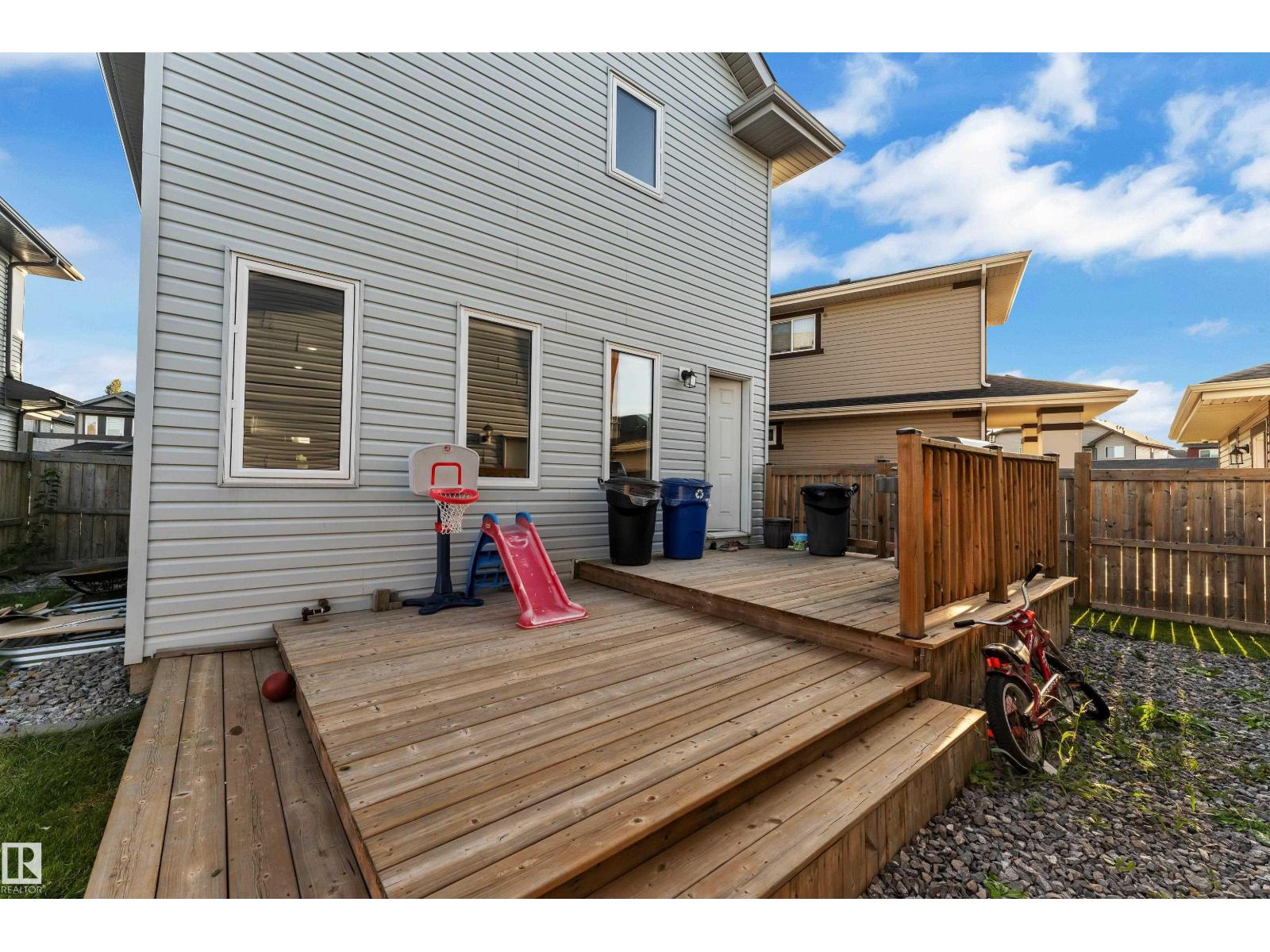 16052 11 Av Sw Sw Property Photo 43