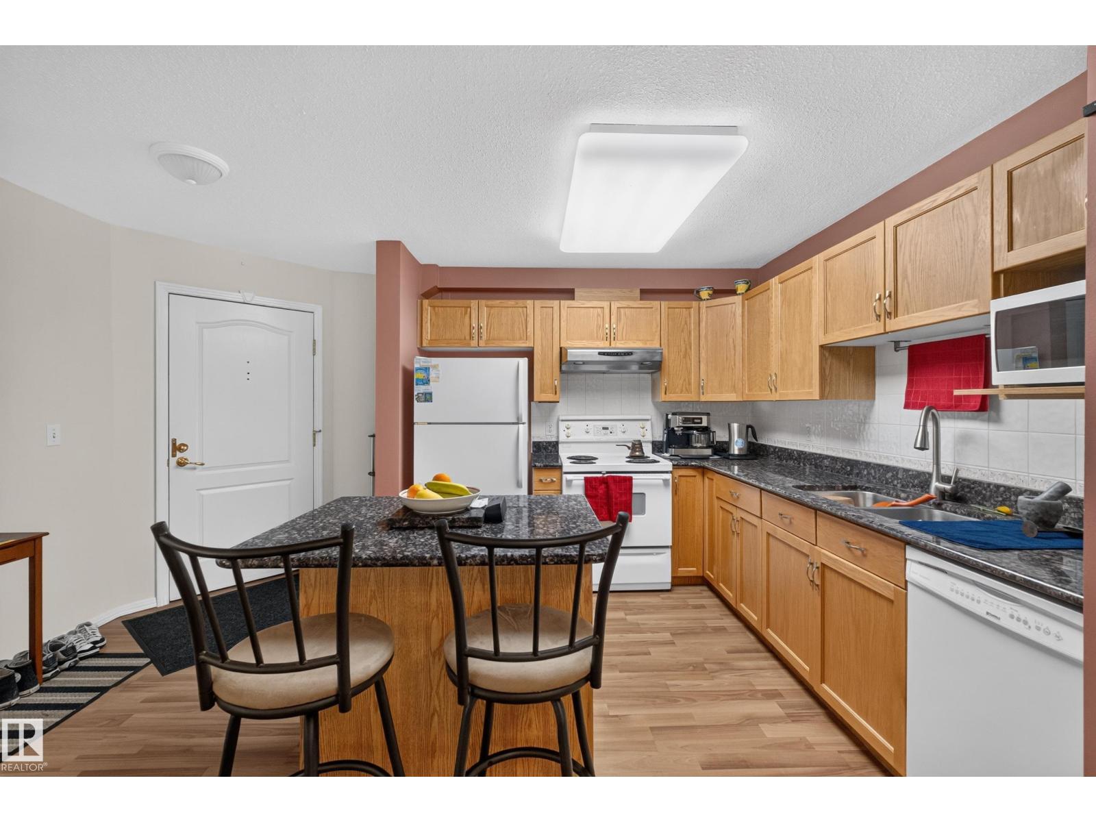 #105 10421 42 AV NW