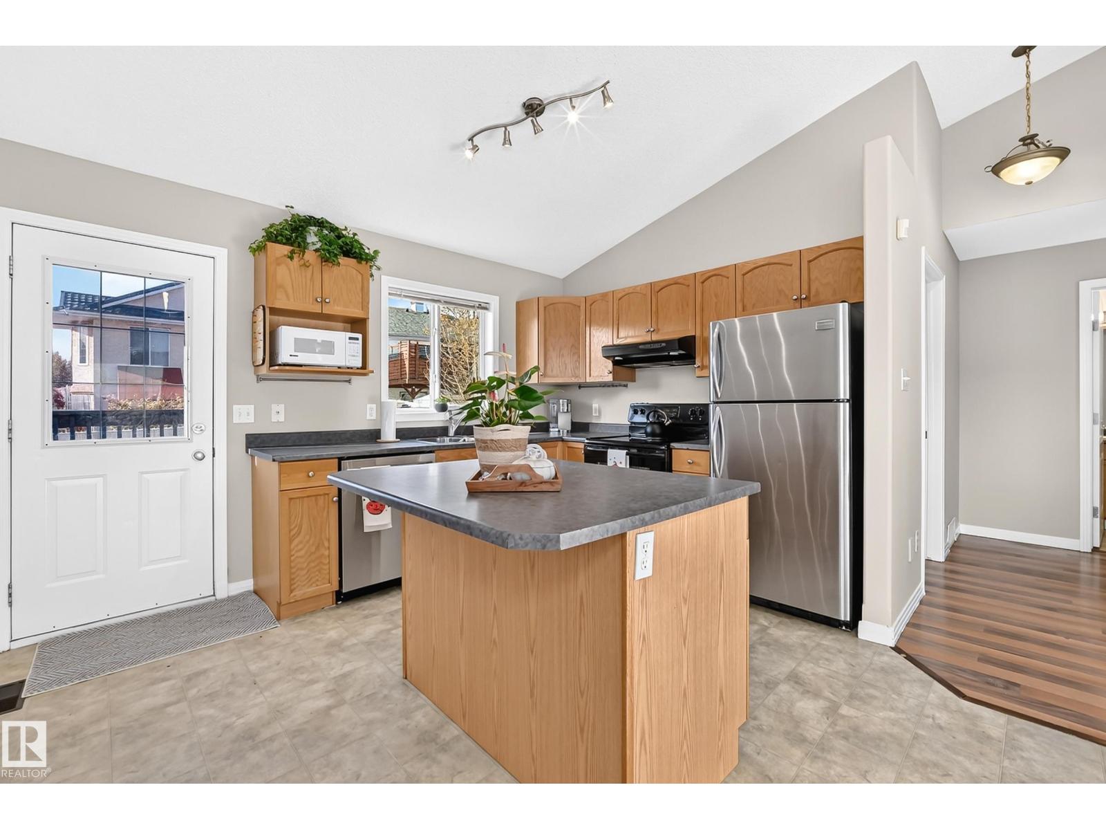 15104 45 St Nw Property Photo 5