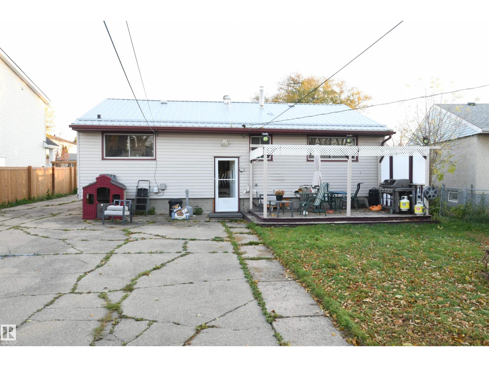 15962 106 Av Nw Property Photo 4