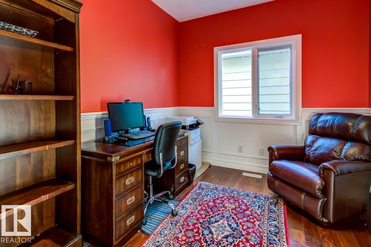 8935 84 Av Nw Property Photo 15