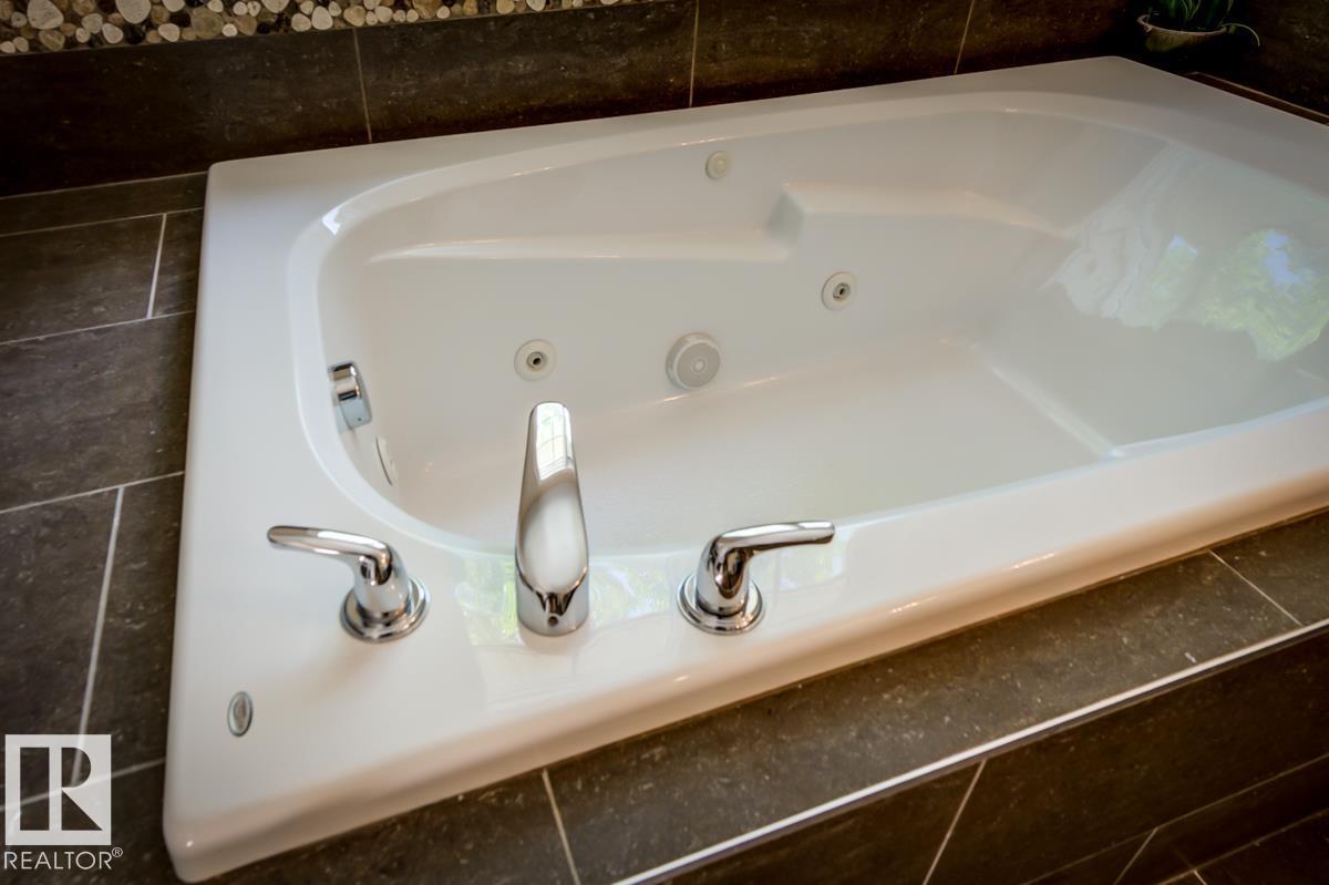 8935 84 Av Nw Property Photo 44