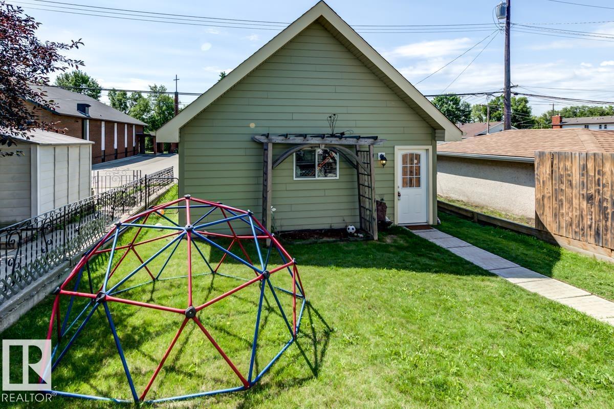 8935 84 Av Nw Property Photo 54