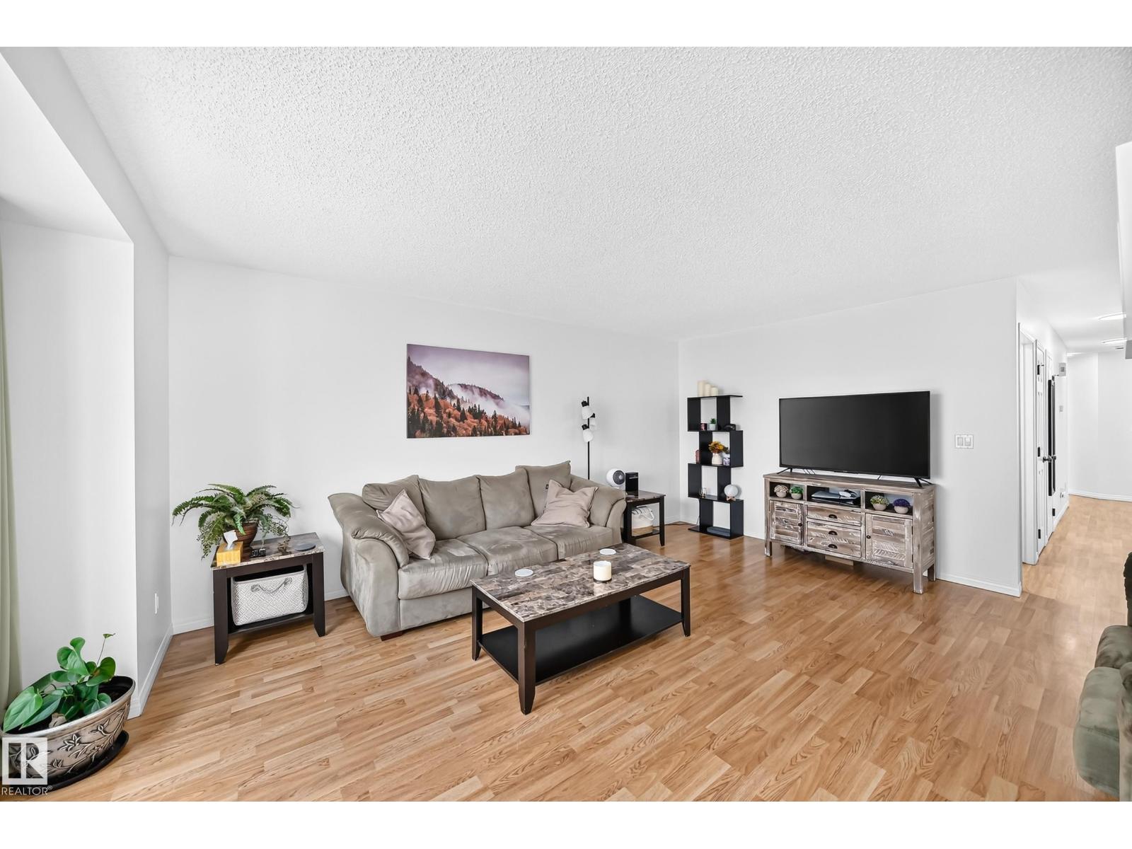 10015b 97 Av Property Photo 5