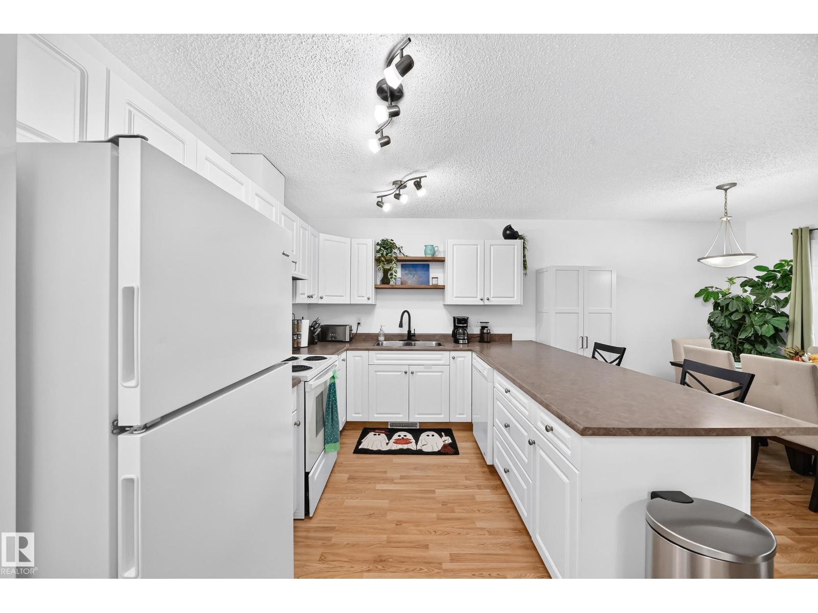 10015b 97 Av Property Photo 10