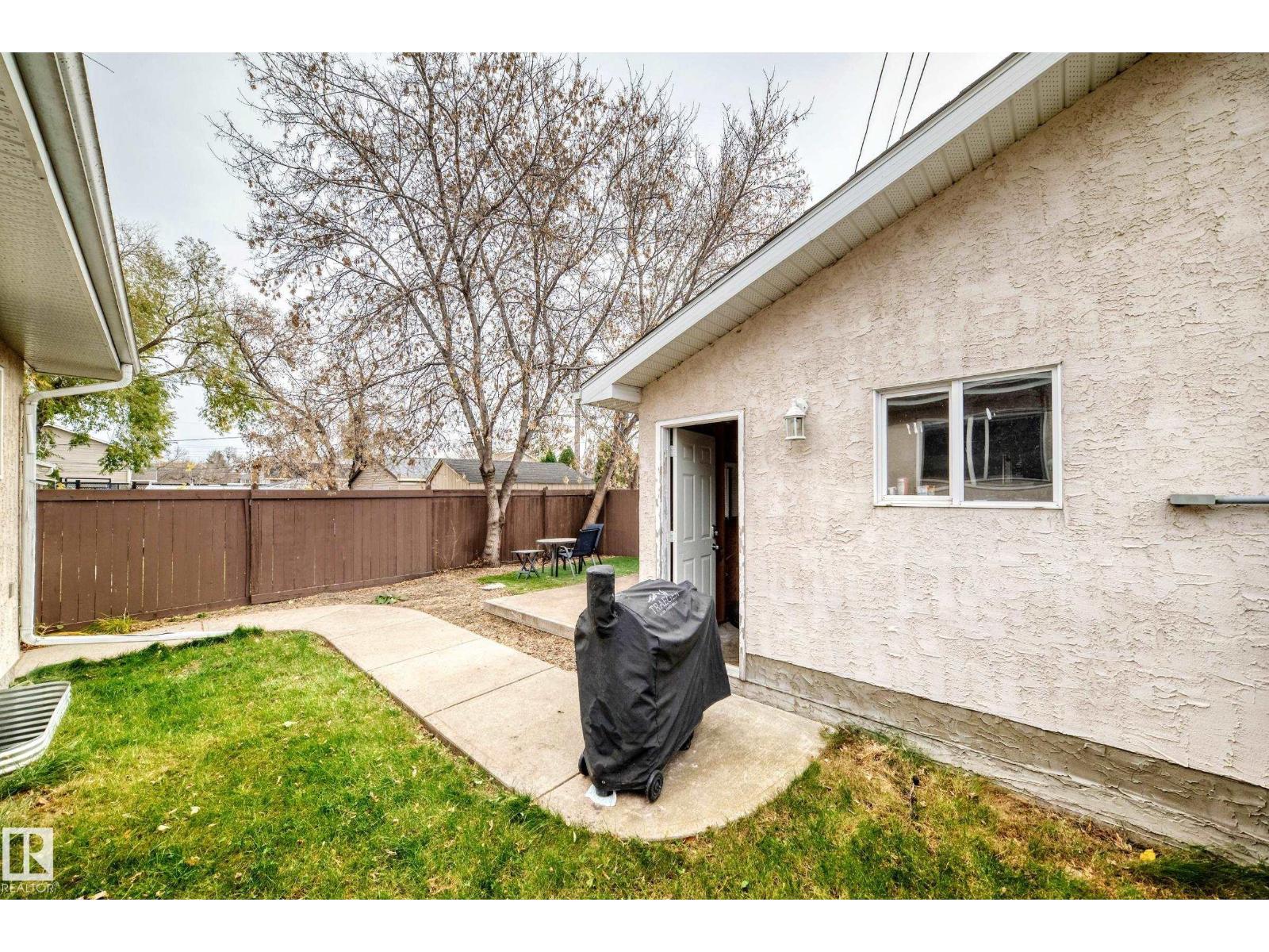 10015b 97 Av Property Photo 32