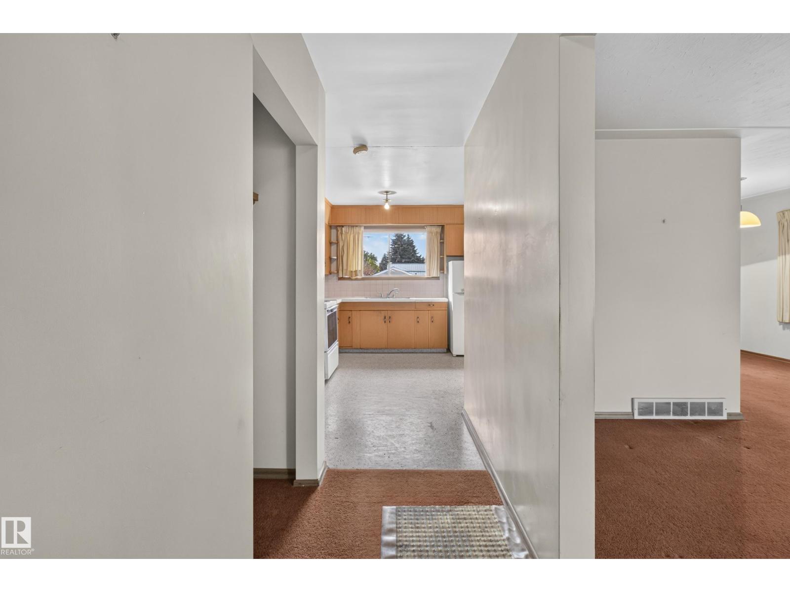 6321 104 Av Nw Property Photo 4