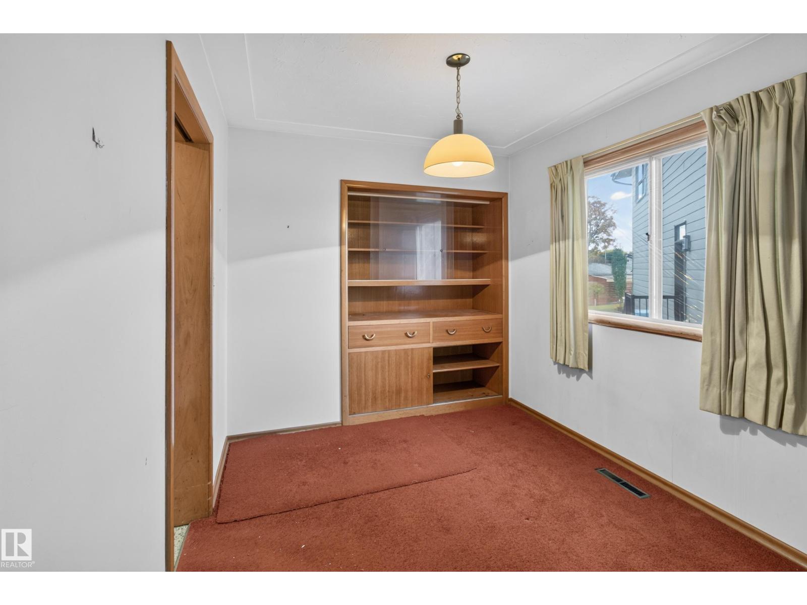6321 104 Av Nw Property Photo 8