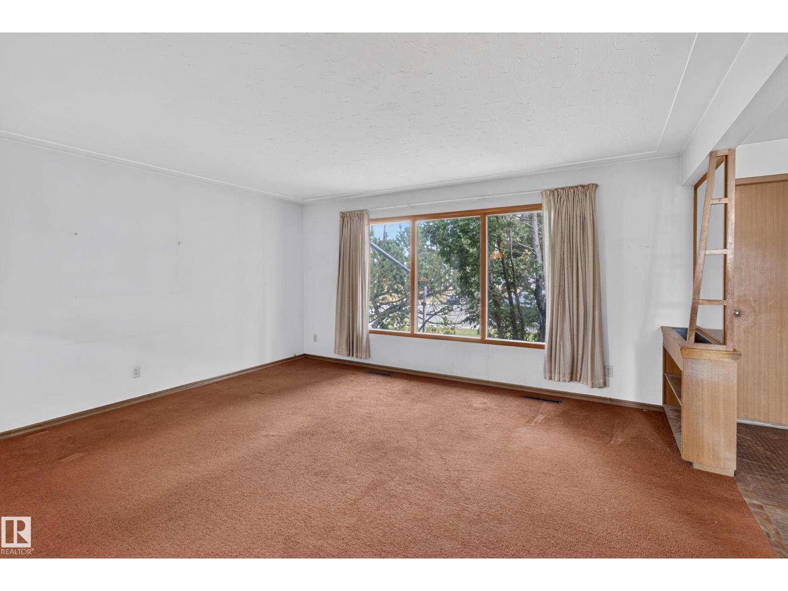 6321 104 Av Nw Property Photo 9