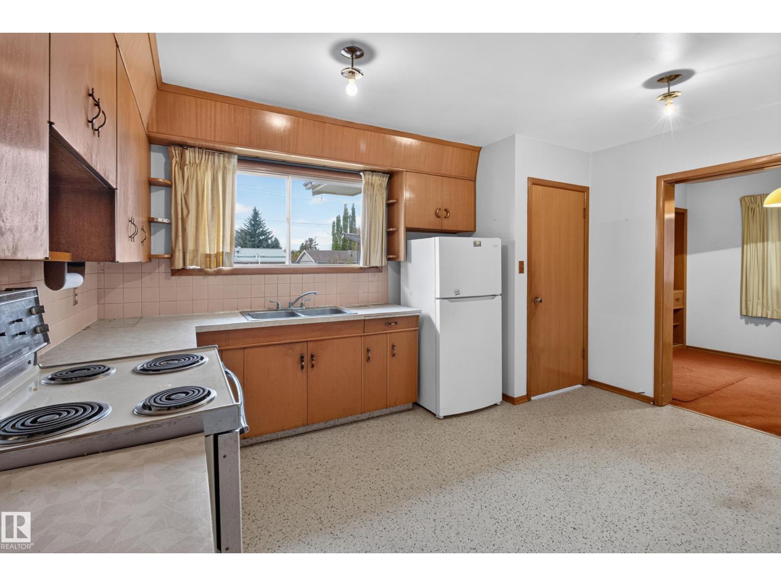 6321 104 Av Nw Property Photo 13
