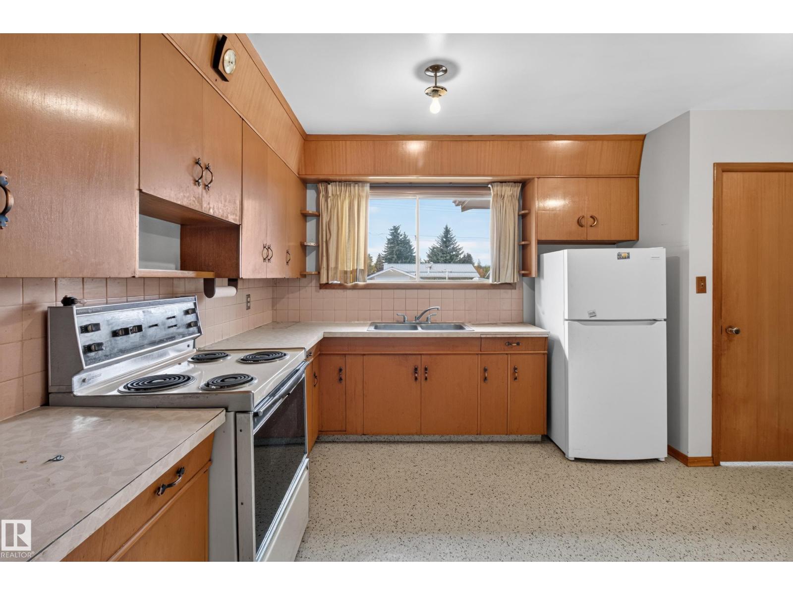 6321 104 Av Nw Property Photo 14