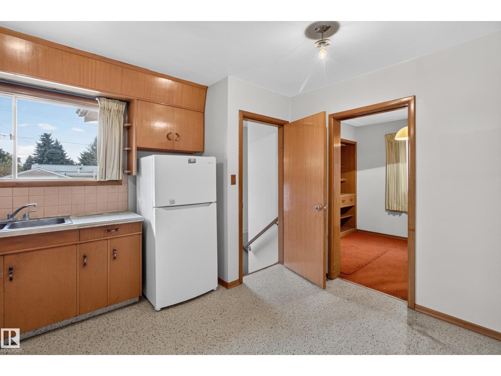 6321 104 Av Nw Property Photo 15